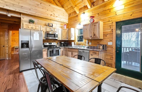 Logan Cabin | Fireside Cabin | Heart of Hocking Hills