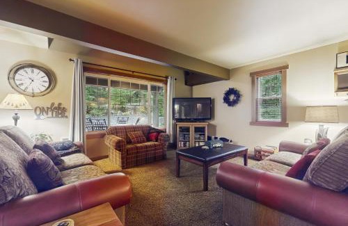 Hoodsport House | Fireside Escape at Lake Cushman