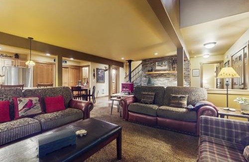 Hoodsport House | Fireside Escape at Lake Cushman