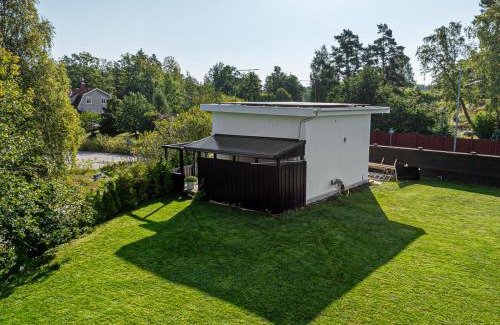 Farsta House | Fireside Lodge near Golf, Ski & Lake