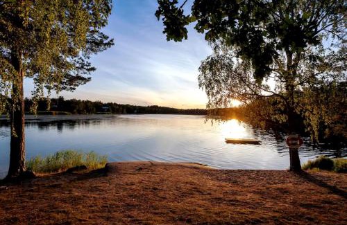 Farsta House | Fireside Lodge near Golf, Ski & Lake