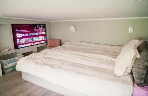 Farsta House | Fireside Lodge near Golf, Ski & Lake