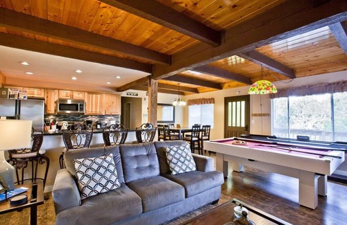 Lake Arrowhead House | Fireside Lodge - Walk to Village