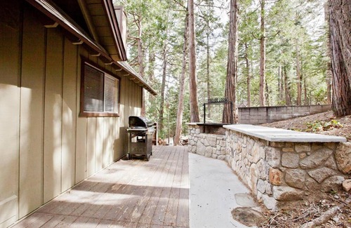 Lake Arrowhead House | Fireside Lodge - Walk to Village