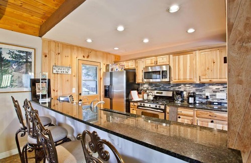 Lake Arrowhead House | Fireside Lodge - Walk to Village