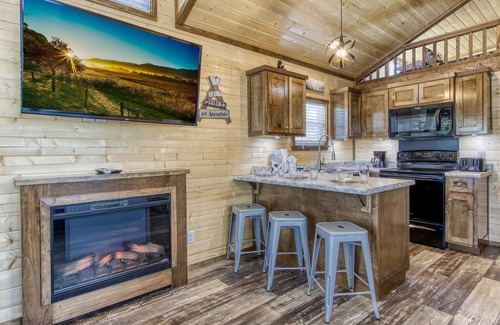 Gatlinburg - Pigeon Forge Cabin | Fireside Retreat is a Tiny Home in Wears Valley!