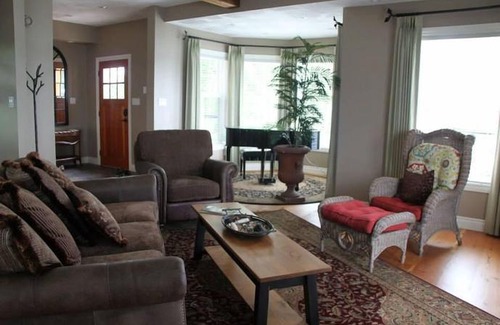 Fowler Lake House | FireSong Resort Village