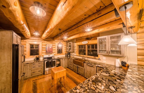 Roseburg Cabin | Firewater Lodge Cabin Experience