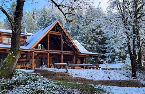 Roseburg Cabin | Firewater Lodge Cabin Experience
