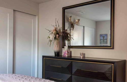 Rogers Park Apartment | Fireweed Gardens in Roger’s Park