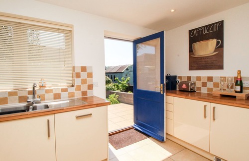 Weymouth Cottage | FIRKIN COTTAGE, family friendly in Brewers Quay Harbour