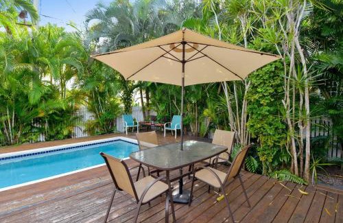 Historic Seaport House | First Breath by AvantStay Close to Old Town w Pool Month Long Stays Only