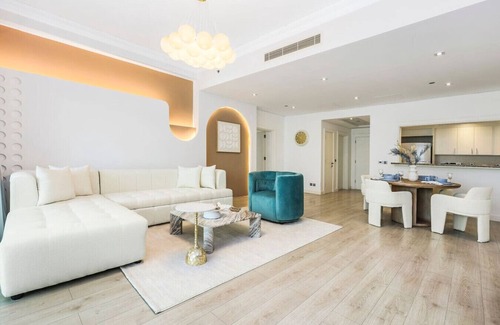 Dubai Apartment | FIRST CLASS | 1BR | Chic Luxury Living