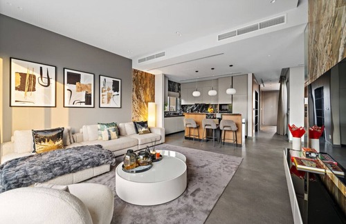 Dubai Apartment | FIRST CLASS | Villa | Private Pool & Garden Bliss