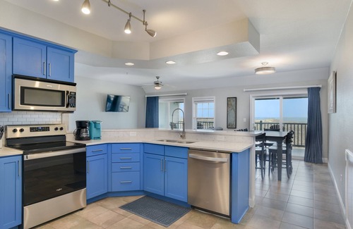 Kill Devil Hills Condo | First Flight Retreat 105: Oceanfront, Shared Pool