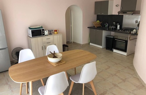 Cenac-et-Saint-Julien House | First floor of historic house in Perigord