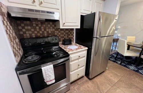 Mid City South Apartment | First floor 1-bedroom Apt with off-street parking