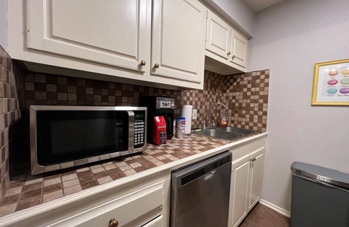 Mid City South Apartment | First floor 1-bedroom Apt with off-street parking