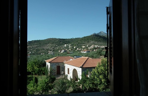 Lefktron Apartment | First floor apartment with beautiful mountain and sea view near the sea