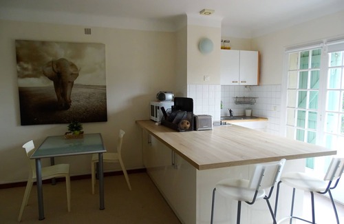 Le Pradet Apartment | First floor of a villa, south facing and self-catered studio close to the beach
