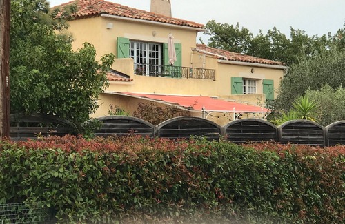 Le Pradet Apartment | First floor of a villa, south facing and self-catered studio close to the beach