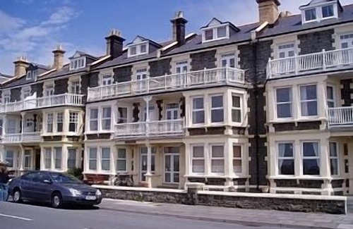 Tywyn Apartment | First floor seaside apartment with balcony and spectacular sea views.