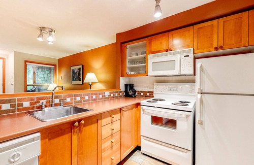 Village North Condo | First-floor, side-by-side suites with pool, hot tub & gym - walk to lifts