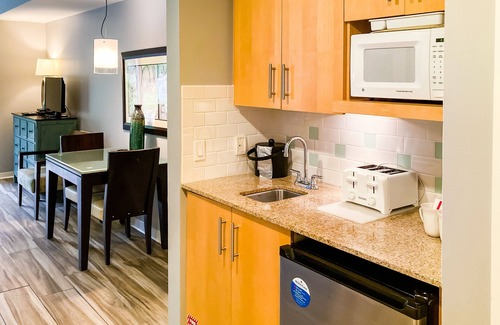Baytowne Wharf Apartment | First floor studio with pool, WiFi