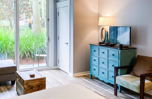 Baytowne Wharf Apartment | First floor studio with pool, WiFi