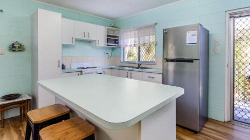 Bongaree House | First floor unit close to shops, park and waterfront!