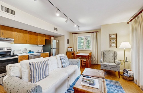 Kiawah Island Villa | First floor villa with lagoon views within walking distance to the beach/parks