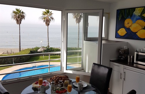 Calahonda Apartment | First line apartment, sea view apartment directly on the beach in Calahonda