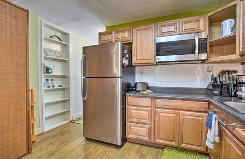 Historic Kailua Village Condo | First Responders Book With Us - Kona Islander Inn!