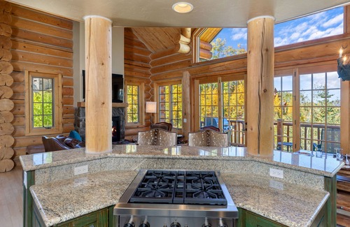 Mountain Village House | First Tracks on Sundance - Excellent Ski In & Out, views and private hot tub