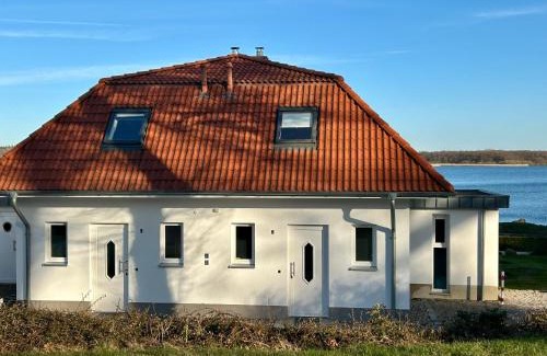 Bad Kleinen House | Fischerhus Heini mit Boot, Sauna und Kamin