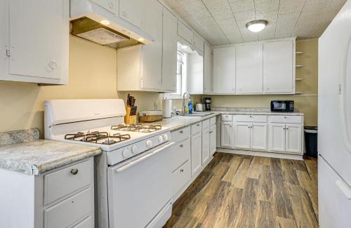 Lakeview  Jefferson County Apartment | Fish and Explore Port Arthur Apt Near Sabine Lake!