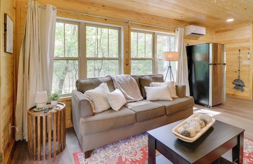Heflin Cabin | Fish & Hike: Cabin Hideaway w/Deck in Alabama