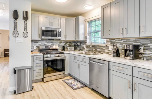 North Little Rock House | Fish, Hike & Relax: North Little Rock Gem w/Yard
