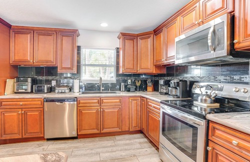 Ocklawaha Cottage | Fish, Swim & More: Lakefront Retreat in Ocklawaha!