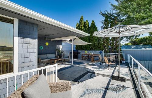 Moses Lake House | Fish, Swim, Relax Moses Lake Gem with Outdoor Oasis
