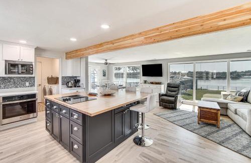 Moses Lake House | Fish, Swim, Relax Moses Lake Gem with Outdoor Oasis