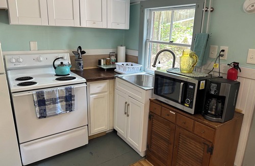 Orland Cottage | Fish Tale Cabin at Toddy Pond - water fun, close coastal towns/parks and more!