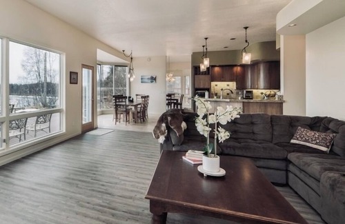 Soldotna House | Fish the Kenai while staying at this 7300 sq. foot home on the river.