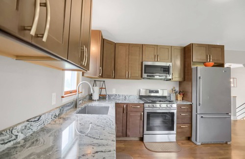 Hesston House | Fisher's Nook, Aunt Susie's Vacation Rentals : Raystown Lake Seven Points