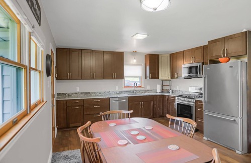 Hesston House | Fisher's Nook, Aunt Susie's Vacation Rentals : Raystown Lake Seven Points