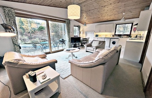 Crianlarich Cottage | Fisher - sleeps 2 guests in 1 bedroom