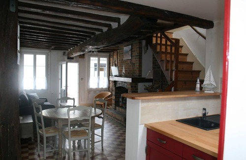 Saint-Valery-sur-Somme House | fisherman's house with garden and terrace facing south. Furnished tourist accommodation *