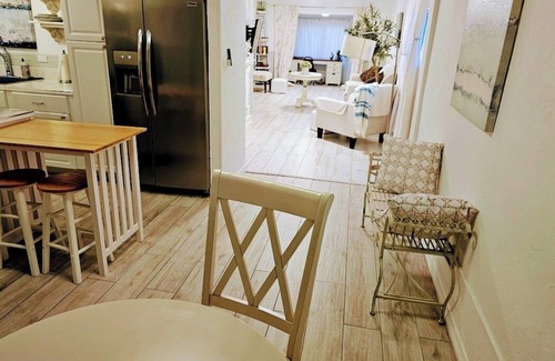 Newtown House | Fisherman Cottage Camp on Whitaker Bayou minutes from Sarasota Main St. downtown
