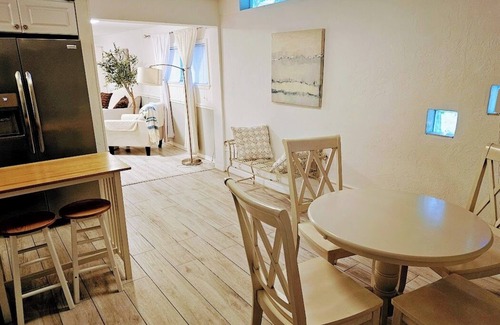 Newtown House | Fisherman Cottage Camp on Whitaker Bayou minutes from Sarasota Main St. downtown
