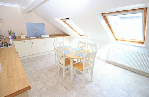 Porthmadog Cottage | FISHERMAN COVE, family friendly, with a garden in Porthmadog
